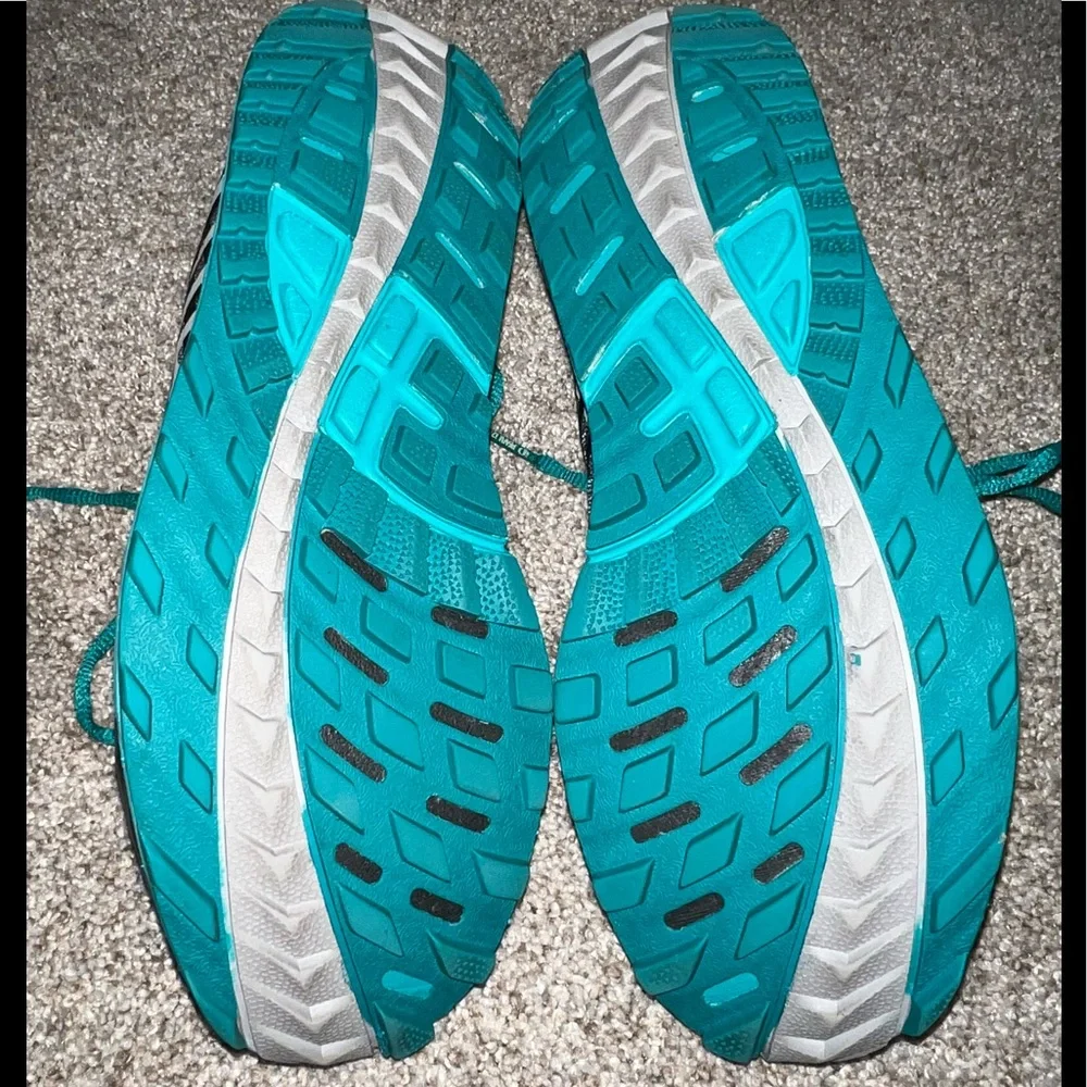 Like New Women’s Pearl Izumi EM N1 Trail Running Shoes in Teal and Gray Size 9